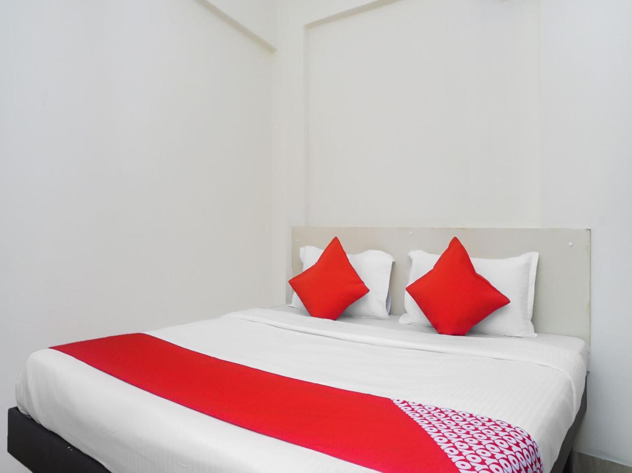 Oyo 16007 Sk Executive Hotel Yerandwane Eksteriør billede