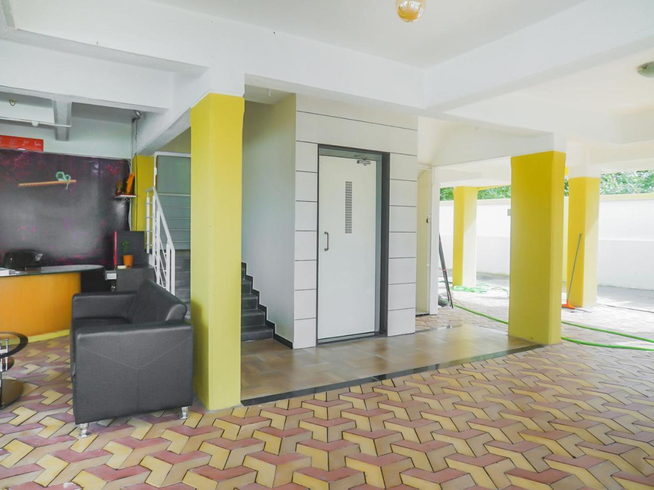 Oyo 16007 Sk Executive Hotel Yerandwane Eksteriør billede